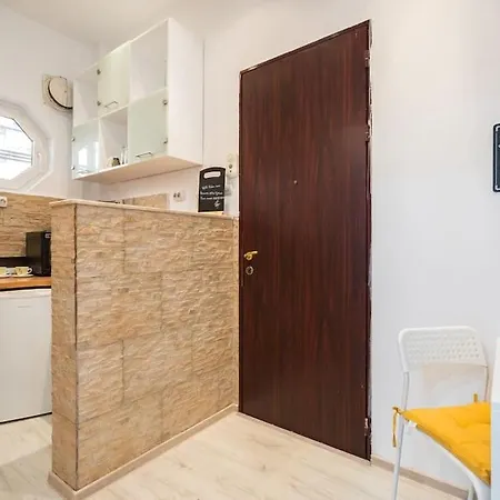 Apartment Galaxy Near Old Town *